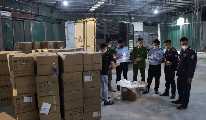 Gần 60.000 kit test nhanh Covid-19 và lô thuốc tân dược có trị giá trên 10 tỷ vừa bị thu giữ tại Cảng Hà Nội